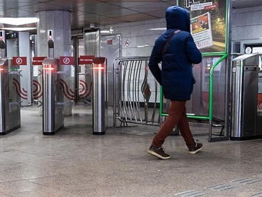 превью публикации Напольные указатели для незрячих пассажиров появились в московском метро