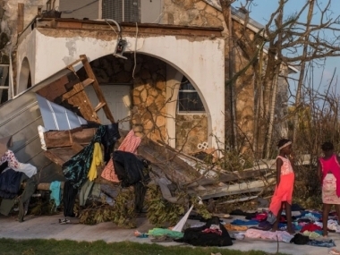 превью публикации Незрячий отец спас обездвиженного сына во время урагана «Дориан»