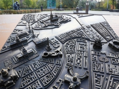 превью публикации В Санкт-Петербурге появилась объемная карта городского центра с надписями на шрифте Брайля