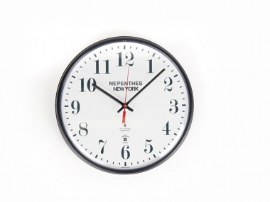 превью публикации Магазин в Нью-Йорке выпустил коллекцию настенных часов, созданных незрячими людьми