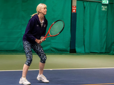 превью публикации Незрячая женщина стала теннисисткой в 63 года
